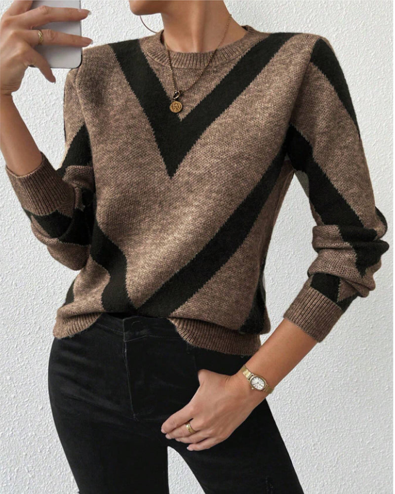 Sweater with Geometric Pattern and Round Neck Features