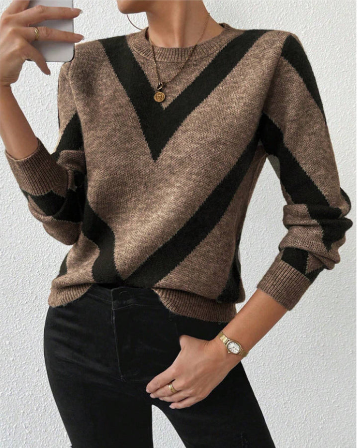 Sweater with Geometric Pattern and Round Neck Features