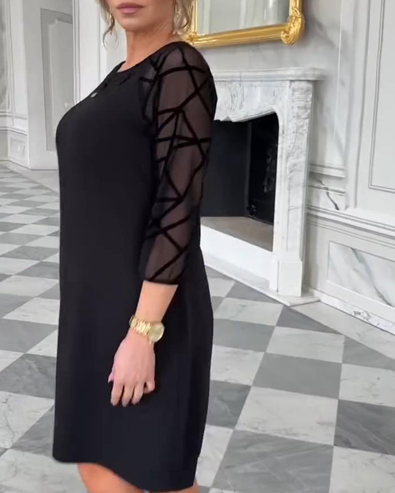 Elegant Dress with Round Neckline and Modern Design
