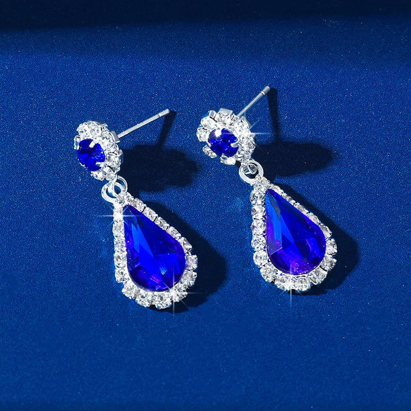 Elegant Jewelry Set with Necklace and Drop Earrings