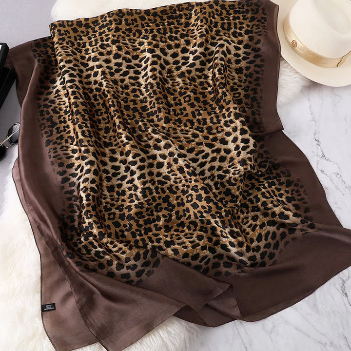 Sofia Amoretti Thin Scarf with Leopard Pattern
