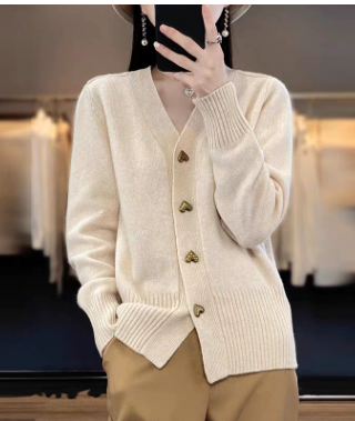 AETHRYNN – ELEGANT HEART BUTTON CARDIGAN